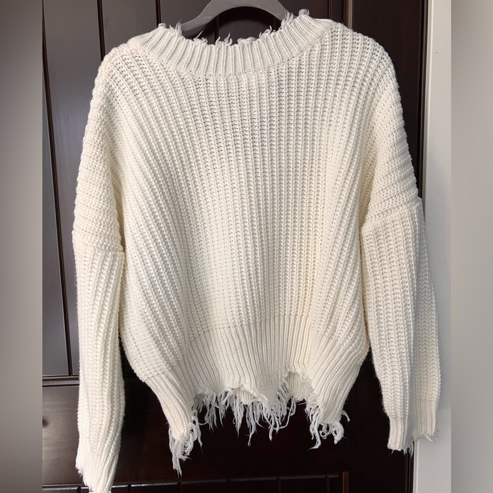 Main Strip Beachy Distressed V-Neck Chunky Knit Sweater - Picture 3 of 3